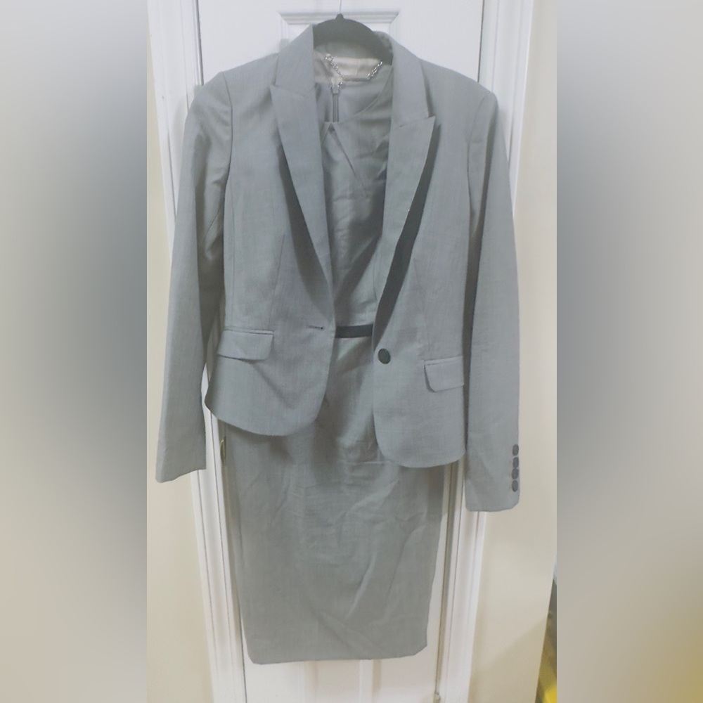 HOBBS-LONDON SHIFT-DRESS-BLAZER. Pit to pit 16.5 (needs to be cleaned. (Mix25)